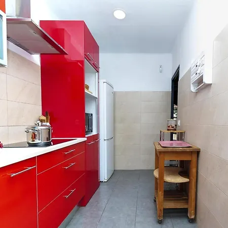 Beautiful 3-bedroom In Roses