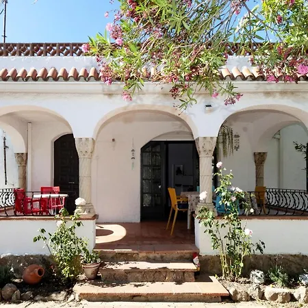 Beautiful 3-bedroom In Roses