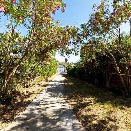 Beautiful 3-bedroom In Roses